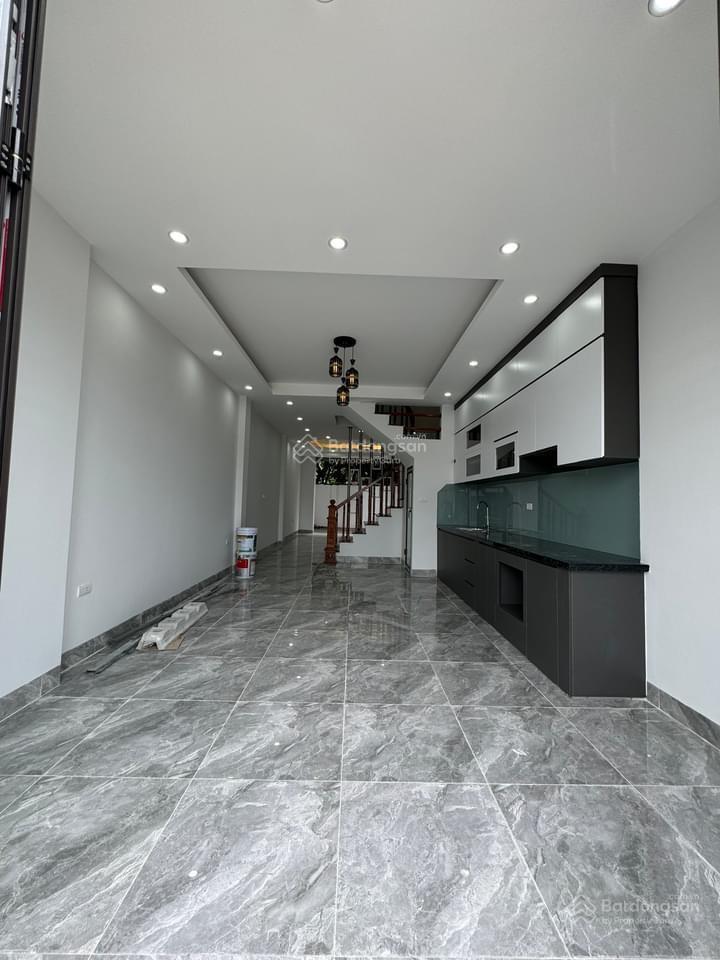 Bán nhà 30m2 giá 2tỷ750tr ô tô gần nhà khu ở tiệm ích không lỗi phong thủy chợ , trường , quốc lộ 6