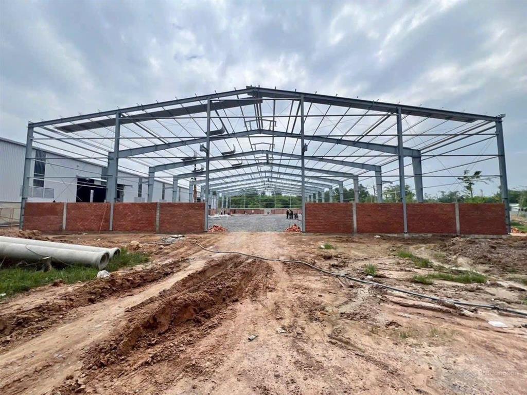 Chính chủ cần bán gấp nhà xưởng mới 100% đầy đủ giấy tờ pháp lý tại tp tân uyên , bình dương