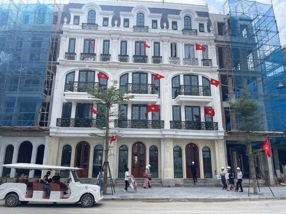 Bán căn shophouse suất ngoại giao, noble tây thăng long.  0968 616 ***