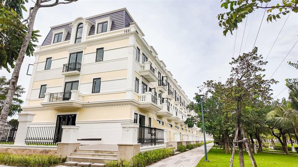 Cần bán gấp căn liền kề 90m2 loại 2 mặt tiền ngay đại lộ ánh trăng 58m.0968 616 ***