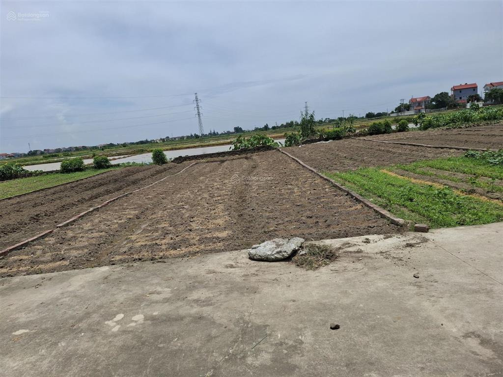 Bân đấ,fo quỳnh phú gia bình bắc ninh dt 106m mt hậu 4m50 ôtô cào đất cách thị trấn gia bình 1km