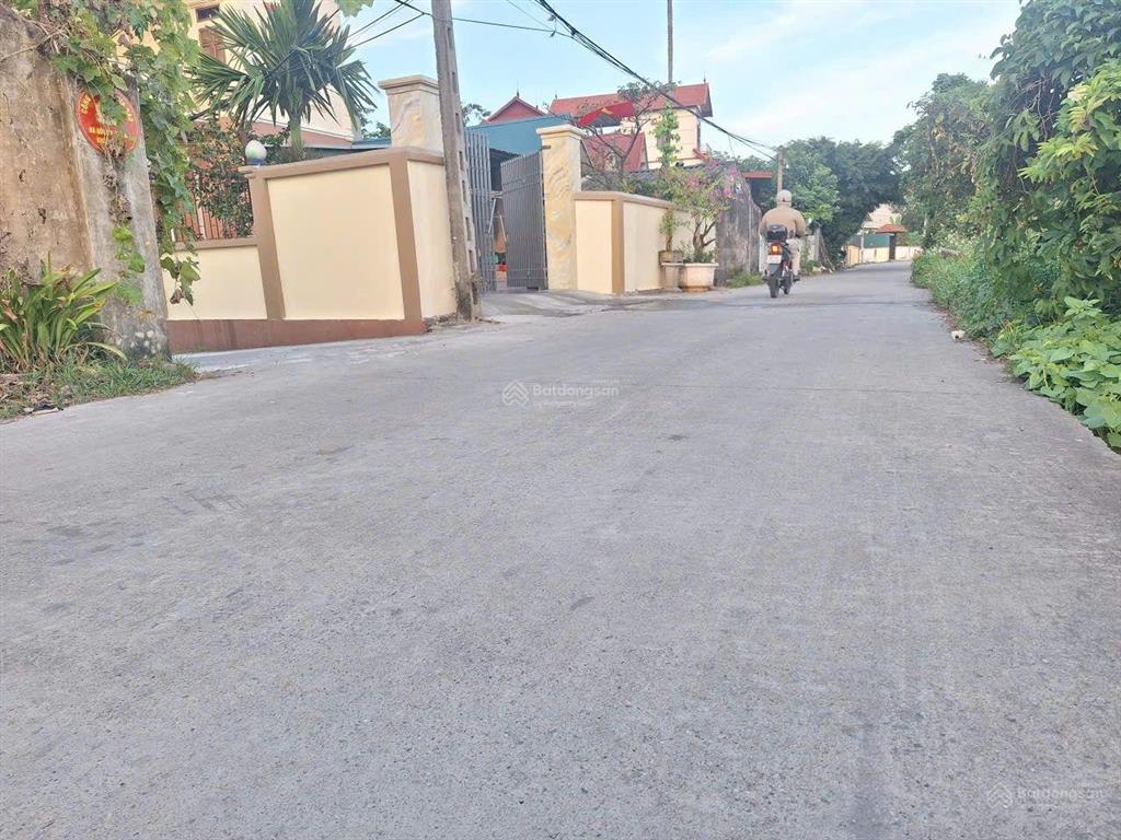 Bán đất nhị trai lương tài dt 101m mt 5m đường chước đất 6m ô tô vào đất dân cư đông 50m ra chục ch