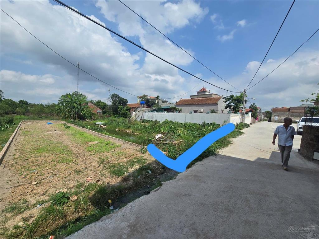 Bán đất vàng thôn gia bình bắc ninh dt 115m2, mt 4m50 ô tô thông 300m ra quốc lộ cách sân bay 1km