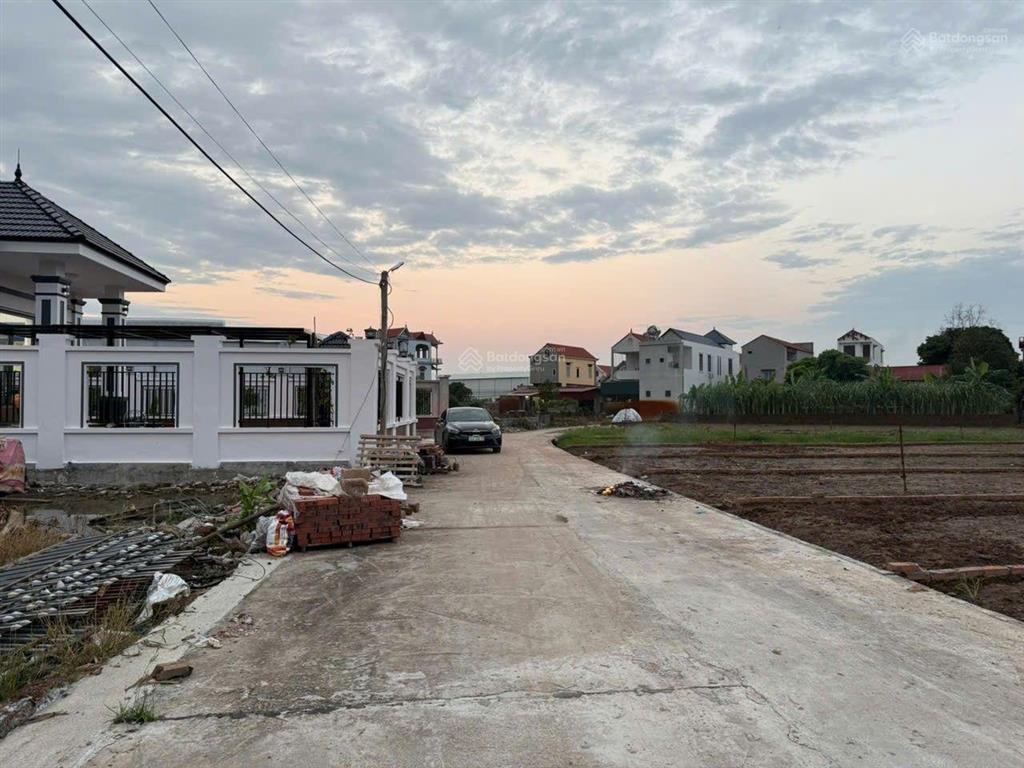 Bán đất nhất trai mimh tân lương tài dt 85m mt hậu 5m ô tô thông 150m ra cổng trường cấp 1 cấp 2