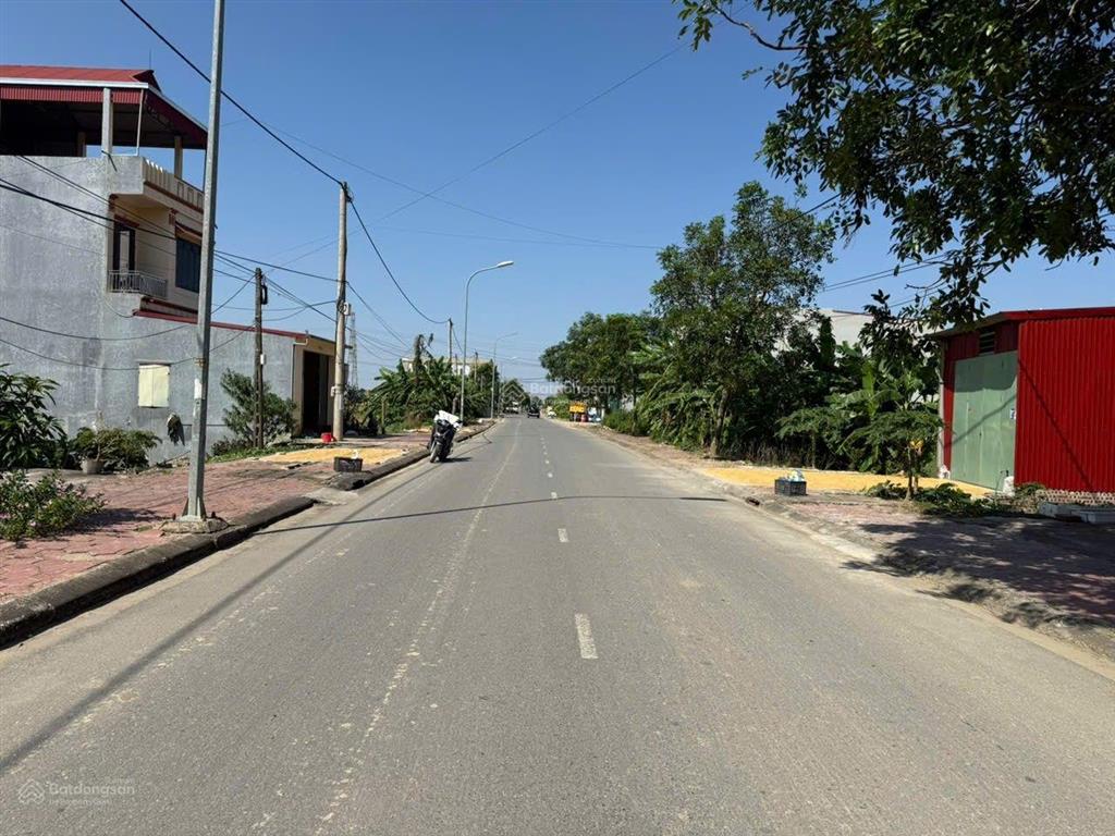 Hiếm bán đất kim đào thị trấn thứa dt 105m2 mt hậu 5m25 vỉa hè kinh doanh ôtô tránh 500m ra chợ thứ