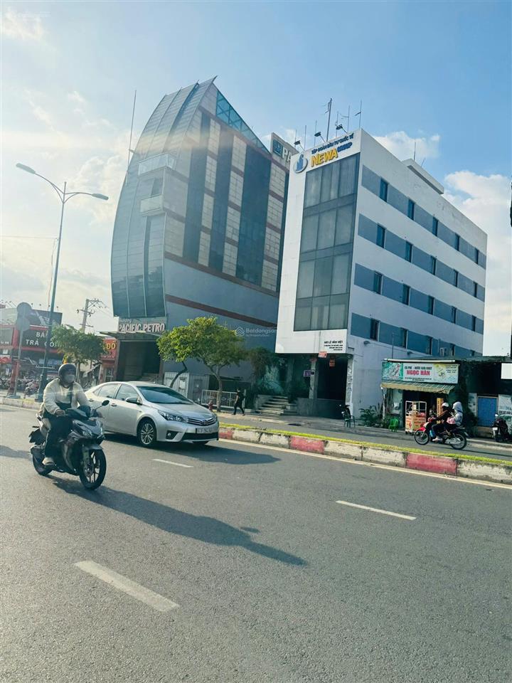 Cam kết rẻ nhất khu 153tr/m2  mặt tiền đối diện vincom lê văn việt 600m2, xd hầm 7 tầng giá 92tỷ