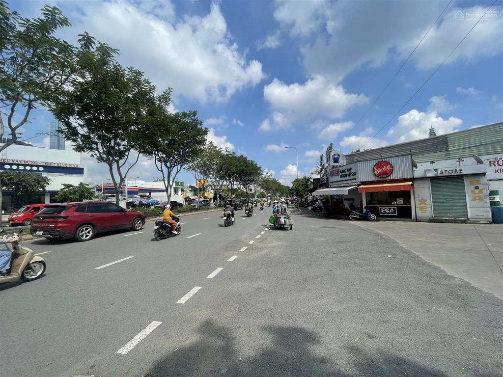 Kẹt tiền giảm mạnh 7 tỷ góc 2mt trần não  dt 6x42m, txd hầm 7 tầng, hđt 120tr/th. giá rẻ 43 tỷ