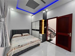 Lên sóng nhà mới ,nhà 1 trệt , 2 lầu , lầu 3 p, ngủ tl12,q12