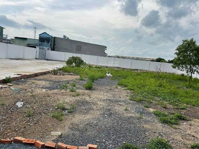 Bán lô đất thổ cư 1,500m2, đường thới tam thôn 17, hóc môn, giá 35 tỷ