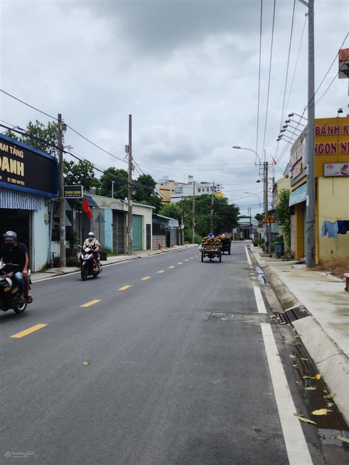 Bán gấp nhà mặt tiền đường tân hiệp 39, hóc môn, diện tích 5,5 x 23, giá 4,1 tỷ