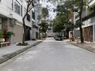 Bán đất việt hưng, long biên 35m2, 5 tỷ, ô tô, kinh doanh, ngõ thông, vuông đẹp, 0944 311 ***