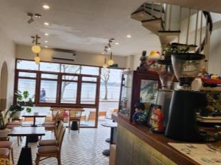Bán căn nhà mặt phố trích sài, vỉa hè đá bóng. đang kinh doanh cafe rất hiệu quả.