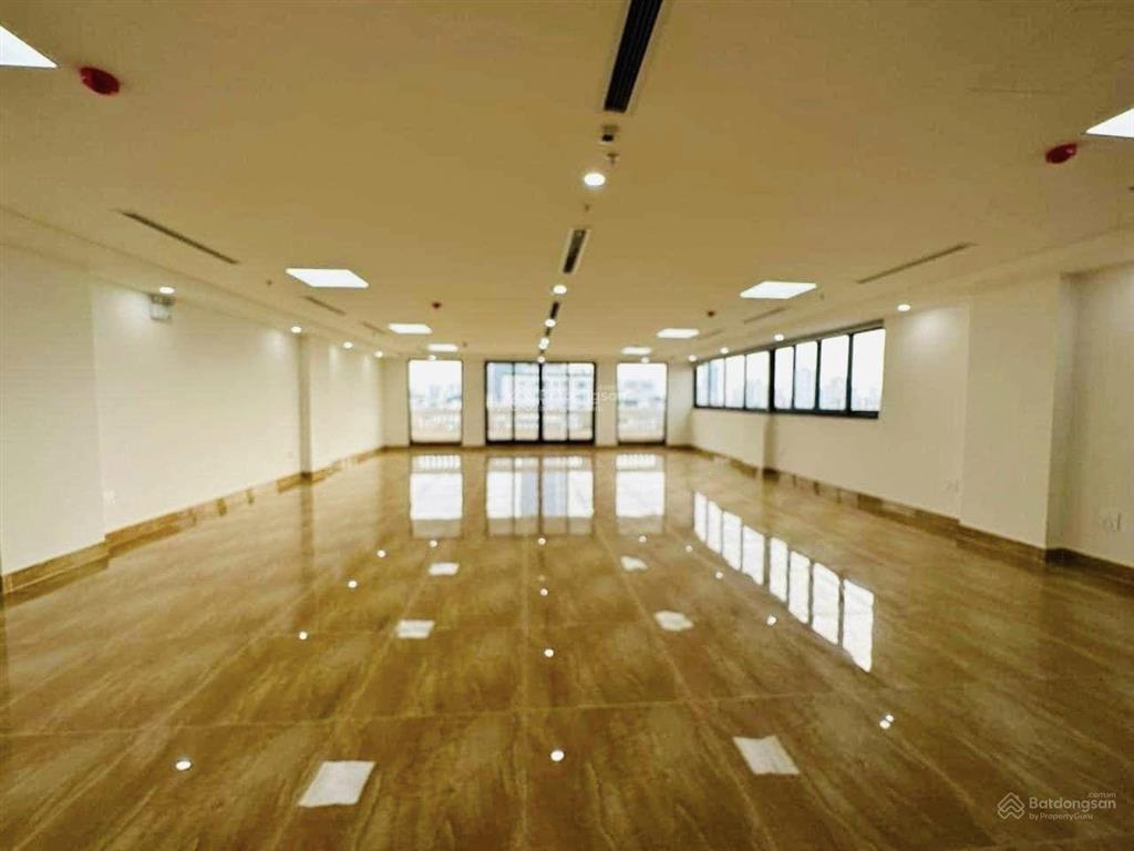 Cực hiếm. bán căn nhà mặt phố đẹp nhất đường mạc thái tổ. 120m2, mt 6m. giá chỉ hơn 60 tỷ