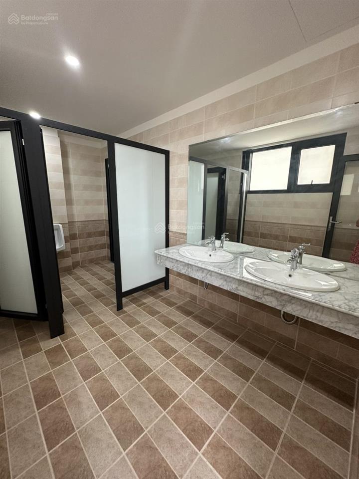 Cực hiếm. bán căn nhà mặt phố đẹp nhất đường mạc thái tổ. 120m2, mt 6m. giá chỉ hơn 60 tỷ