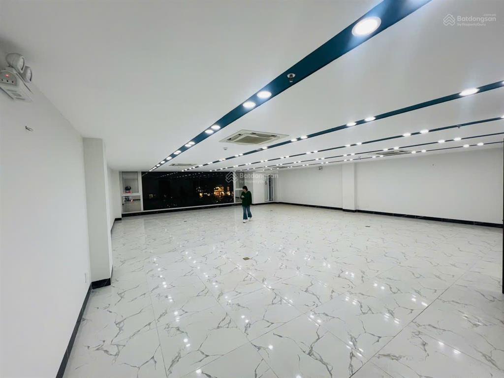 Siêu hiếm. tòa văn phòng 11 tầng diện tích 120m2 phố lê đức thọ. giá đầu tư
