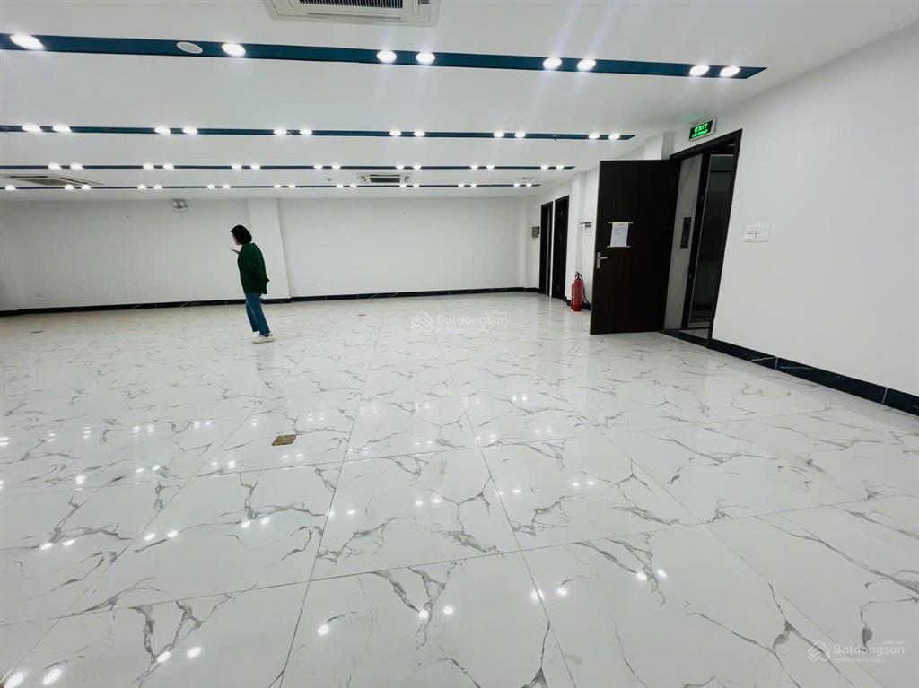Siêu hiếm. tòa văn phòng 11 tầng diện tích 120m2 phố lê đức thọ. giá đầu tư