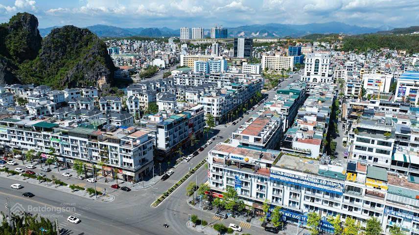 Hàng hot mặt biển mon bay hạ long cần bán gấp.  0915 069 ***