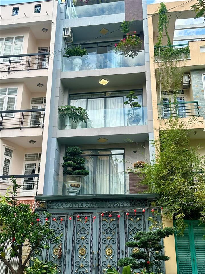 Bán gấp nhà mặt tiền nội bộ đường cmt8 đối diện công viên lê thị riêng, dt 5x17m, kc 5 lầu đẹp
