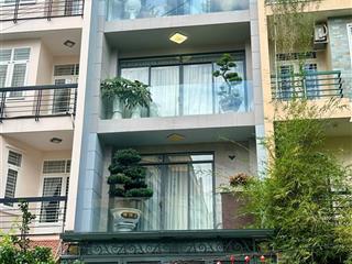 Bán gấp nhà mặt tiền nội bộ đường cmt8 đối diện công viên lê thị riêng, dt 5x17m, kc 5 lầu đẹp