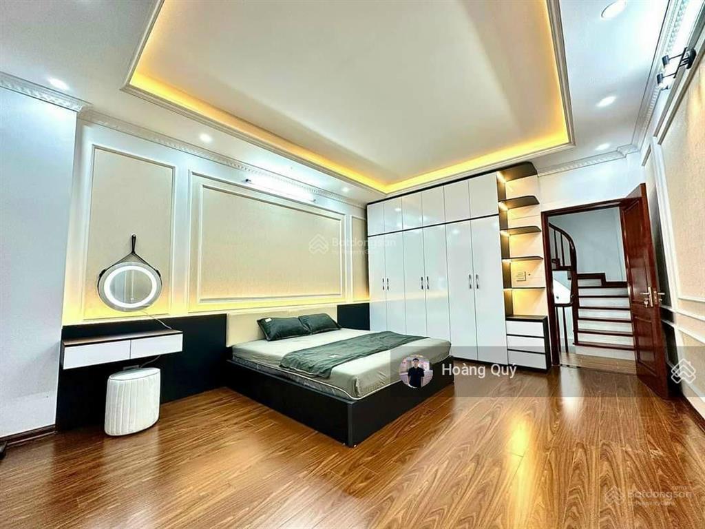 Mặt tiền vỉa hè rộng 4.1x16m ngay ngã tư trần khắc chân, q1, 5 tầng, về giá sốc 23tỷ