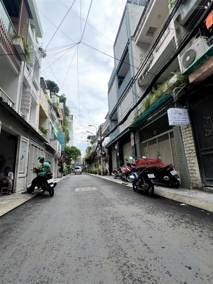 Bán nhà 6.5 x 15m, 4 tầng ngay khu biệt thự vườn lan q10  giá 18.5 tỷ