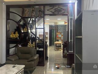 Chính chủ cần bán nhà ngay xuân thủy  đường 16m  dt 4.2x17=75m2  trệt 3 tầng  giá chỉ 23 tỷ
