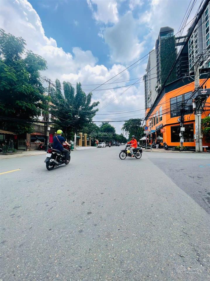 Chính chủ cần bán tòa nhà chdv ngay nguyễn văn hưởng  hầm 6 tầng  dt 8x25=200m2  giá chỉ 70 tỷ