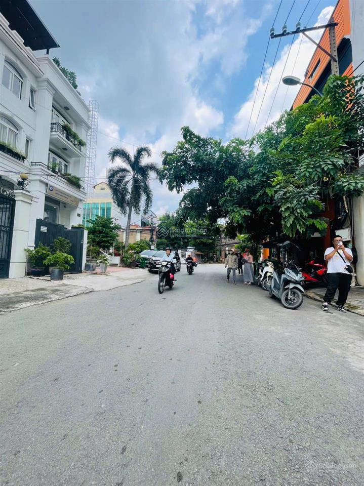 Chính chủ cần bán tòa nhà chdv ngay nguyễn văn hưởng  hầm 6 tầng  dt 8x25=200m2  giá chỉ 70 tỷ