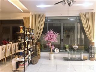 Chính chủ cần bán biệt thự hồ bơi đường xuân thủy  dt 16x24=380m2 nội thất ngoại nhập giá 100 tỷ