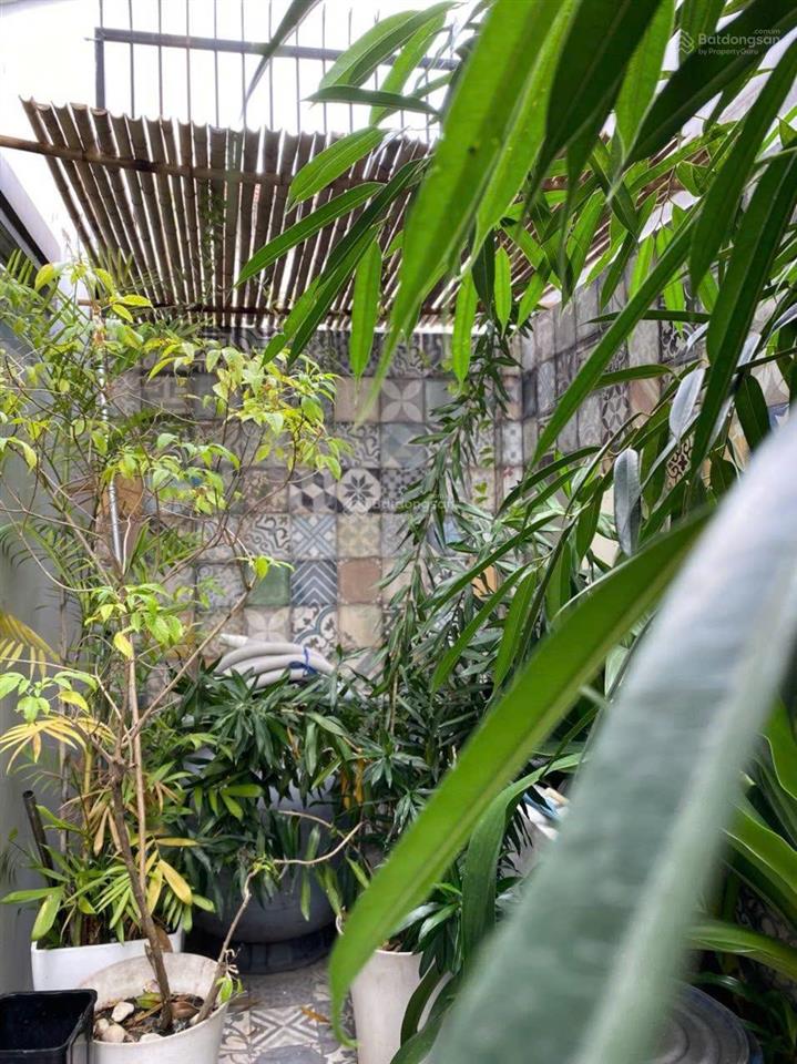 Chính chủ cần bán bt sân vườn hồ bơi ngay quốc hương  dt 8x25=200m2  hđt 800tr/năm 4 tầng  42 tỷ