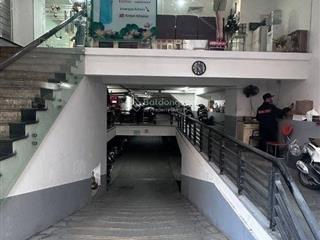 Tòa văn phòng 240m²  11 tầng  mặt phố trần quốc toản, hoàn kiếm thu 500 triệu/tháng. giá 250t