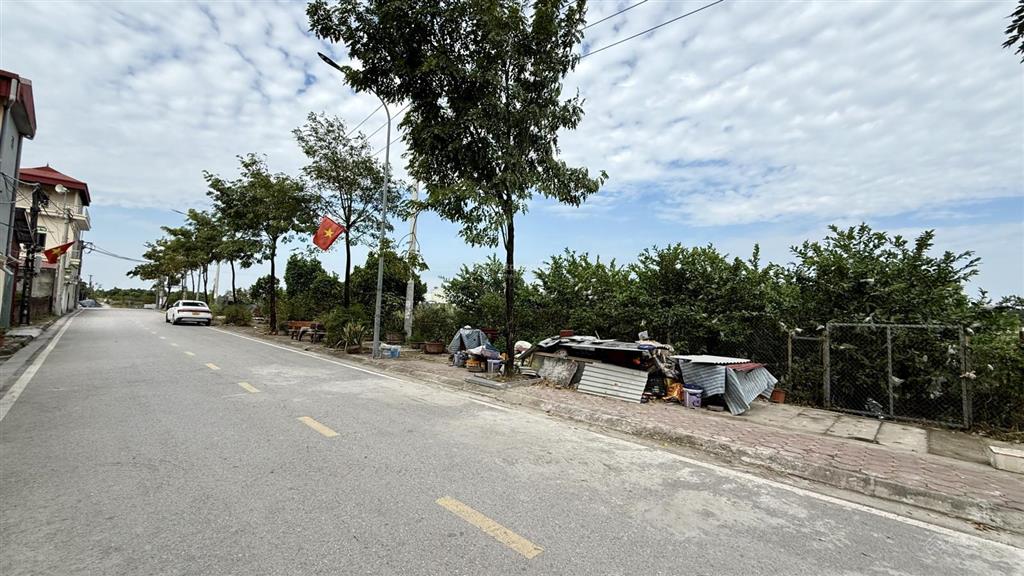 Sát bìa làng  ô tô tránh  gần ql3 | lương nỗ đang xả giá.!!