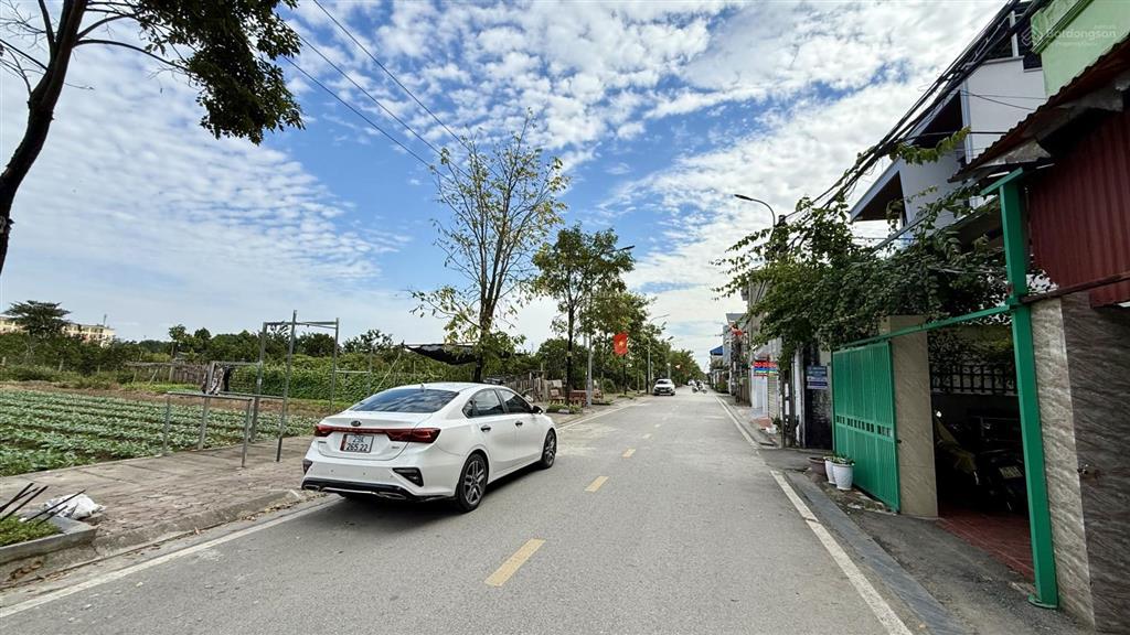 Sát bìa làng  ô tô tránh  gần ql3 | lương nỗ đang xả giá.!!