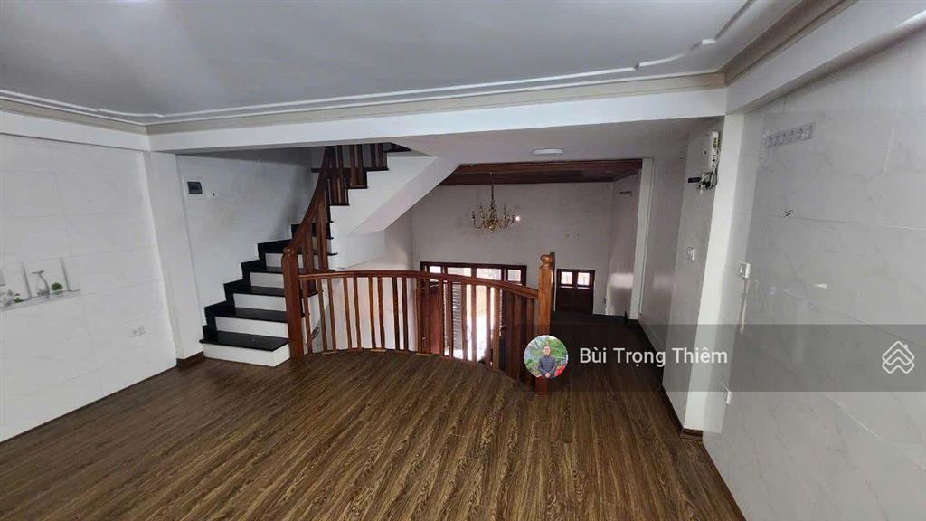 Bán nhà dân xây mặt ngõ ô tô thông 4 tầng 4 ngủ 50m nở hậu cạnh trường cấp 3 thạch bàn, long biên