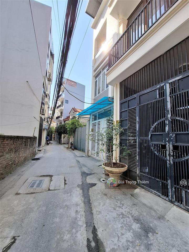 Bán nhà dân xây mặt ngõ ô tô thông 4 tầng 4 ngủ 50m nở hậu cạnh trường cấp 3 thạch bàn, long biên