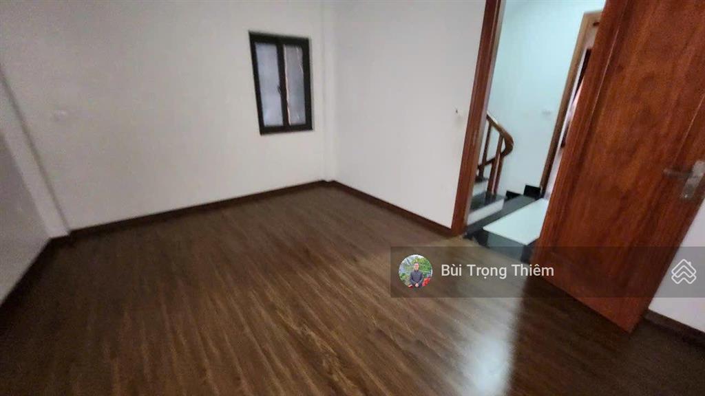 Bán nhà dân xây mặt ngõ ô tô thông 4 tầng 4 ngủ 50m nở hậu cạnh trường cấp 3 thạch bàn, long biên