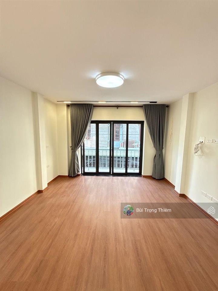 Chính chủ bán nhà dân xây 4 tầng 68m ô tô đỗ cửa cạnh trường cấp 3 thạch bàn, long biên