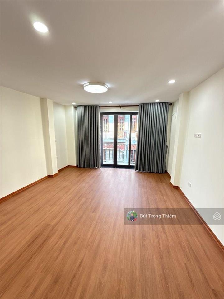 Chính chủ bán nhà dân xây 4 tầng 68m ô tô đỗ cửa cạnh trường cấp 3 thạch bàn, long biên