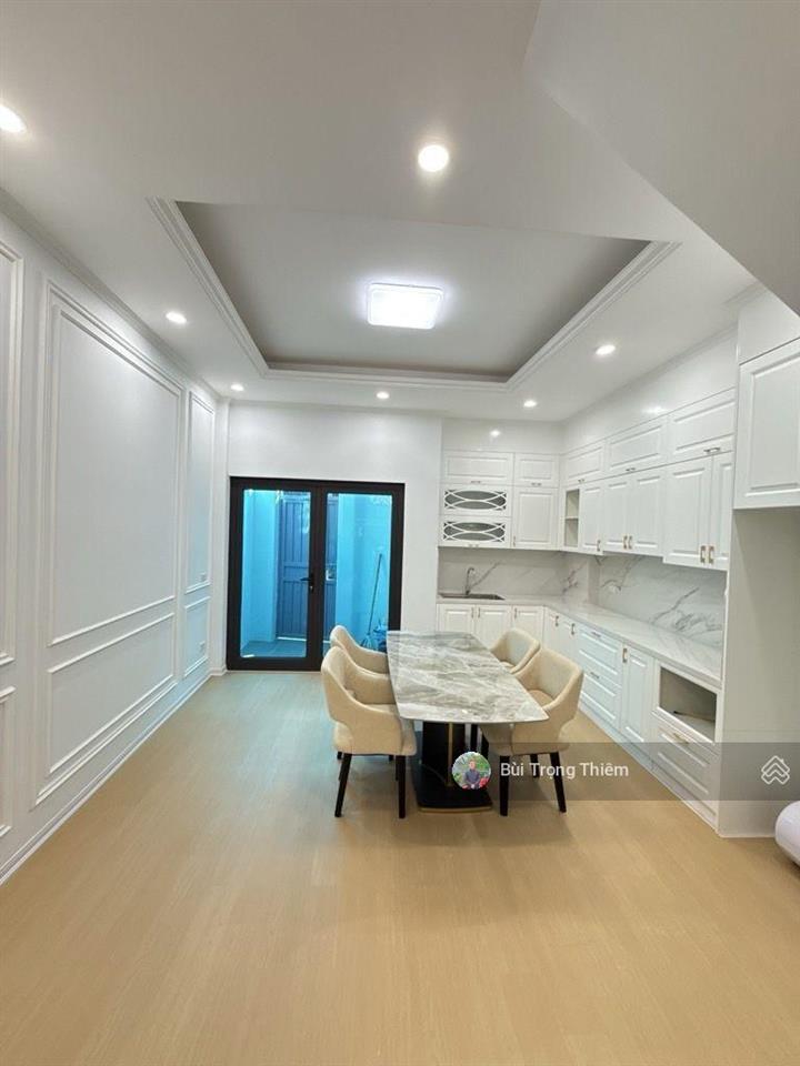 Chính chủ bán nhà dân xây 4 tầng 68m ô tô đỗ cửa cạnh trường cấp 3 thạch bàn, long biên