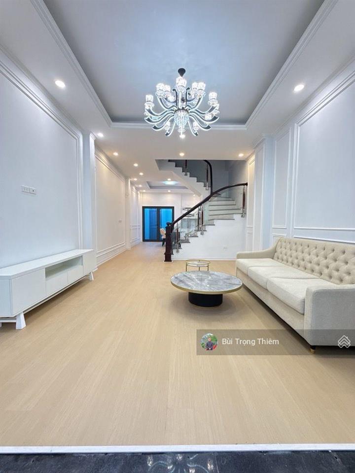 Chính chủ bán nhà dân xây 4 tầng 68m ô tô đỗ cửa cạnh trường cấp 3 thạch bàn, long biên