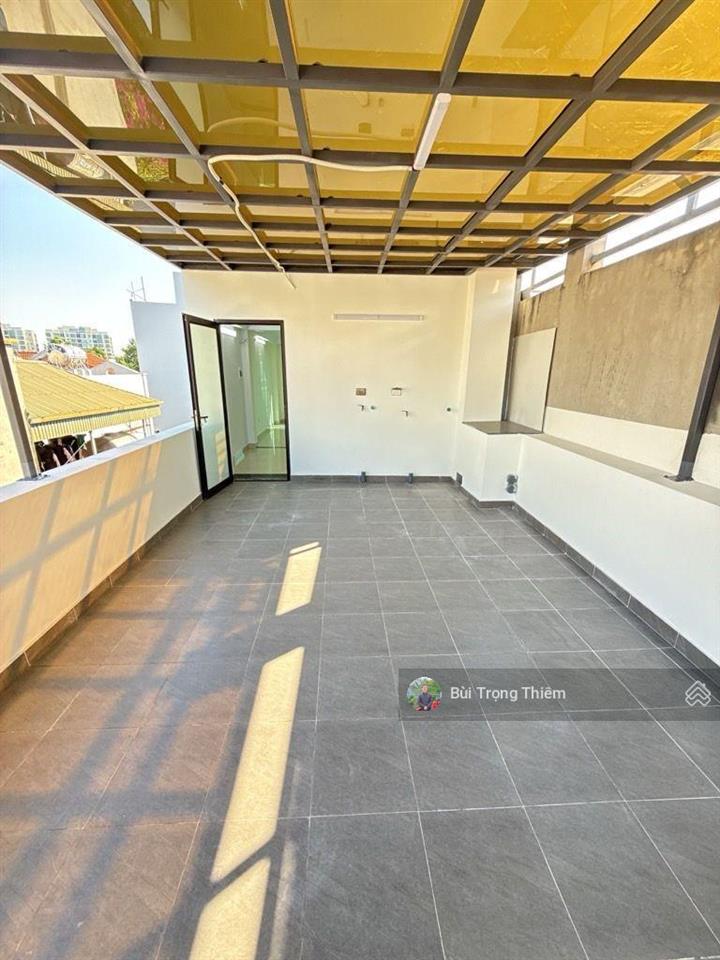 Chính chủ bán nhà dân xây 4 tầng 68m ô tô đỗ cửa cạnh trường cấp 3 thạch bàn, long biên