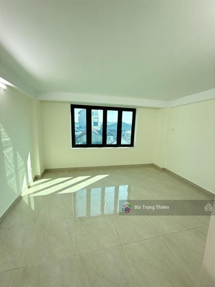 Chính chủ bán nhà dân xây 4 tầng 68m ô tô đỗ cửa cạnh trường cấp 3 thạch bàn, long biên