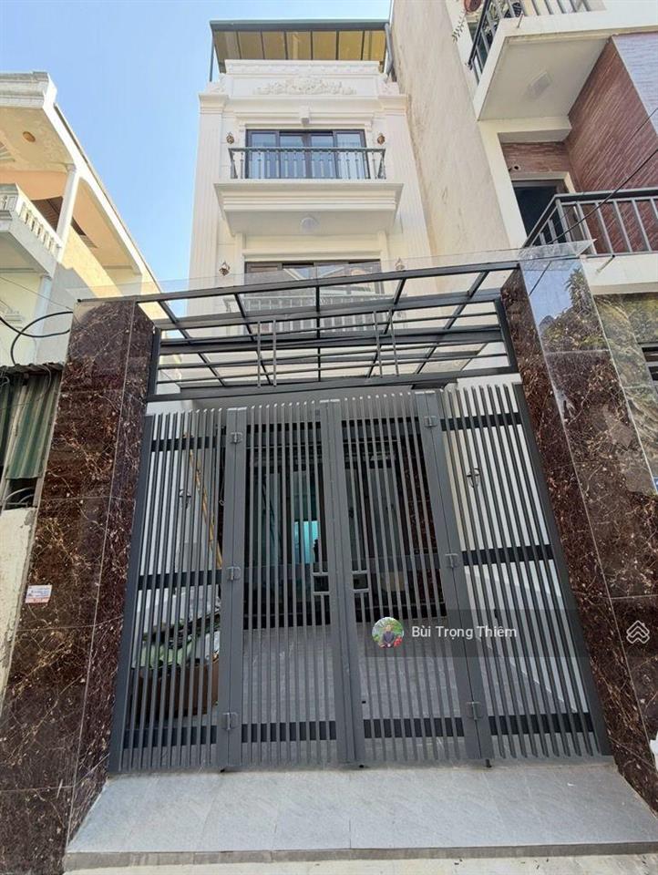 Chính chủ bán nhà dân xây 4 tầng 68m ô tô đỗ cửa cạnh trường cấp 3 thạch bàn, long biên