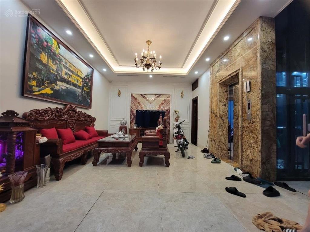 Bán nhà tứ liên dt 42m2, 7 tầng, mt 6.4m tây hồ, ô tô đỗ sát nhà, nội thất nhập khẩu