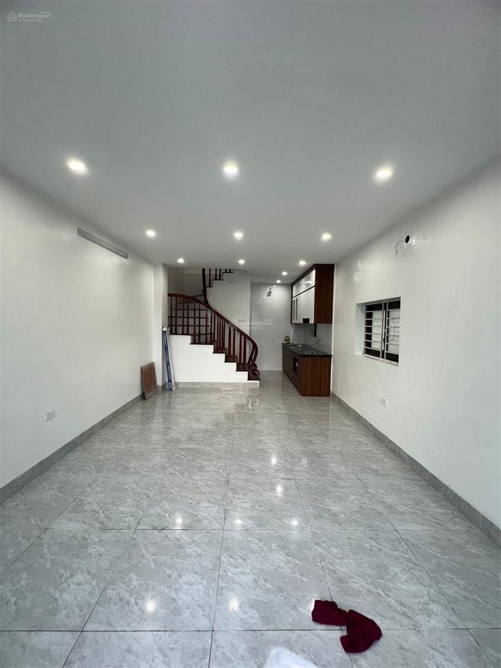 Bán nhà tứ liên. xây mới, ô tô đỗ cửa, kinh doanh đỉnh dt 35m2, 3 tầng, mt 3m8 tây hồ