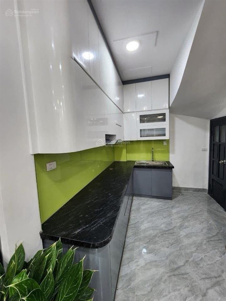 Vĩnh hưng dt 38m2 5 tầng mt 3.5m, giá chào nhỉnh 6tỷ, gần phố ô tô đỗ cổng nhà mới kính coong