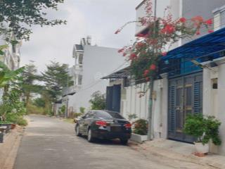 Bán nhà 3 tầng tại nhà bè  đường nhựa 8m  93m2  gara ôtô 3 tầng btct  ngang 8.1m. giá 5 tỷ 8