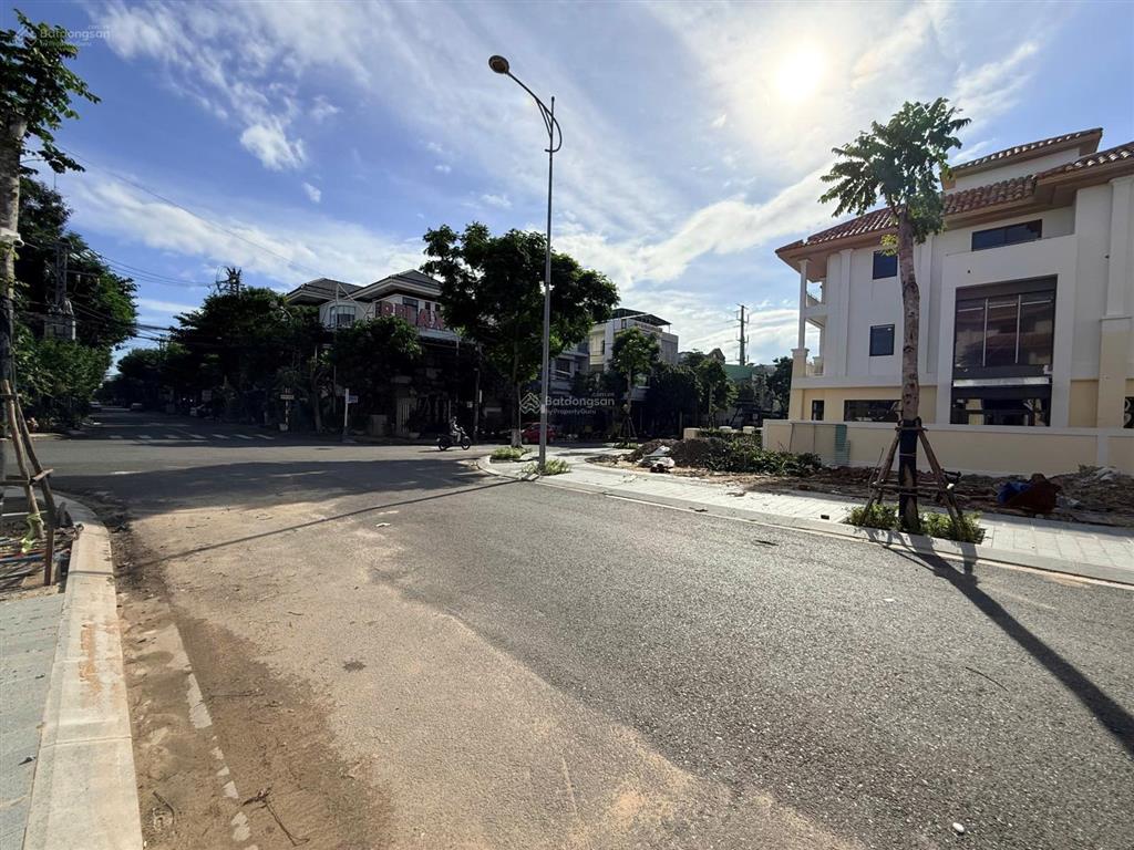 Bán căn góc 2 mặt tiền ngã tư hoài thanh phạm hữu kính 218m2, ngay dãy siêu biệt thự cosmou giá rẻ