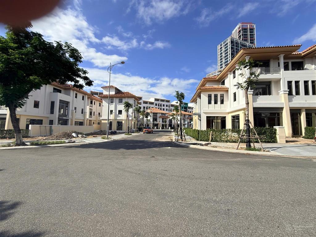 Bán căn góc 2 mặt tiền ngã tư hoài thanh phạm hữu kính 218m2, ngay dãy siêu biệt thự cosmou giá rẻ