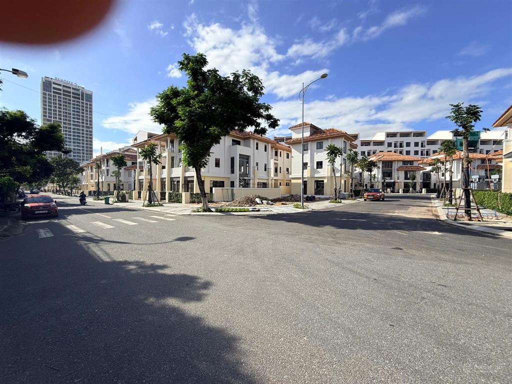 Bán căn góc 2 mặt tiền ngã tư hoài thanh phạm hữu kính 218m2, ngay dãy siêu biệt thự cosmou giá rẻ